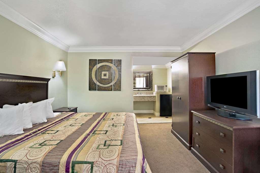 Hotel Baymont By Wyndham College Park Atlanta Airport South Exterior foto