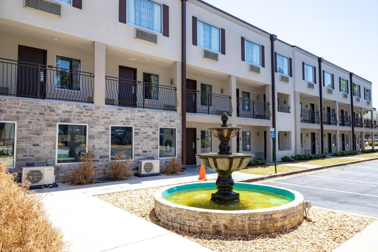 Hotel Baymont By Wyndham College Park Atlanta Airport South Exterior foto